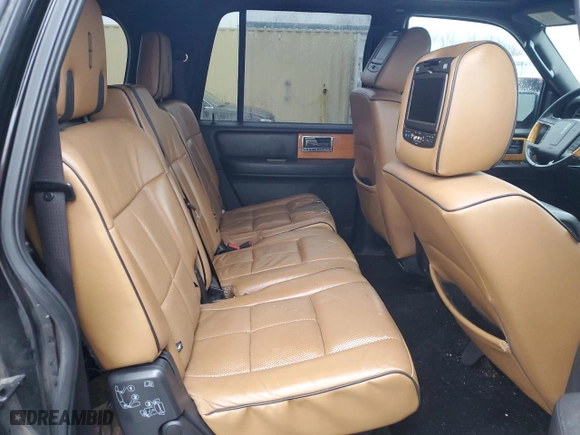 2014 Lincoln Navigator L with VIN 5LMJJ3J58EEL01406, listed as a Copart auction lot 86216004 with NaN miles and Clean Title. Bid and sale history available at carsss.com. Image 11.