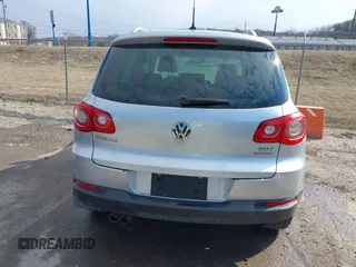 2011 Volkswagen Tiguan SE with VIN WVGBV7AX2BW562055, listed as a IAAI auction lot 41642084 with 175,407 mi miles and . Bid and sale history available at DreamBid. Image 16.