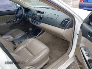 2002 Toyota Camry XLE z VIN 4T1BF30K72U500934, wystawiony jako IAAI lot #42312967 z przebiegiem 169 569 mil mil oraz . Historia ofert i sprzedaży dostępna na DreamBid. Obrazek 5.
