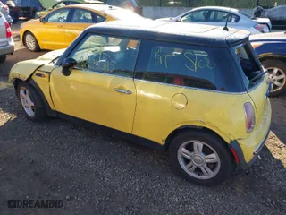2003 MINI Cooper Hardtop with VIN WMWRC33423TC45741, listed as a IAAI auction lot 41013720 with 999,999 mi miles. Bid and sale history available at carsss.com. Image 3.