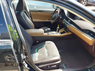 2018 Lexus ES 350 z VIN 58ABK1GG9JU104173, wystawiony jako IAAI lot #41968957 z przebiegiem 83 624 mil mil oraz . Historia ofert i sprzedaży dostępna na DreamBid. Obrazek 5.