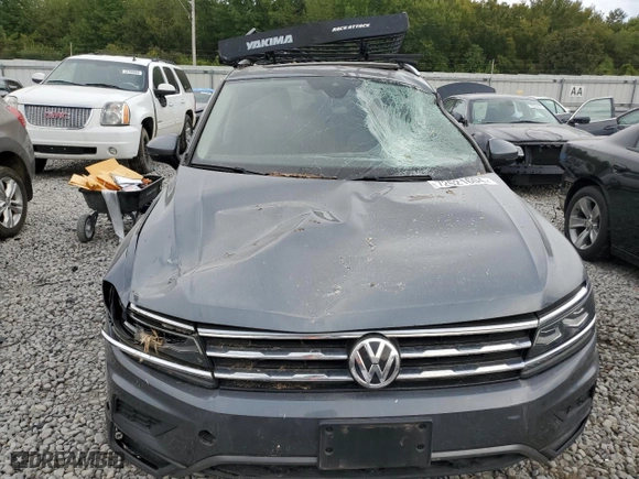 2018 Volkswagen Tiguan SEL Premium with VIN 3VV4B7AX3JM088316, listed as a Copart auction lot 82425764 with 0 mi miles and Salvage Title. Bid and sale history available at carsss.com. Image 5.