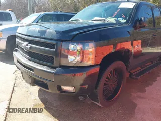 2010 Chevrolet Silverado 1500 LT with VIN 1GCSCSE06AZ263210, listed as a IAAI auction lot 41669444 with 183,186 mi miles and . Bid and sale history available at DreamBid. Image 6.