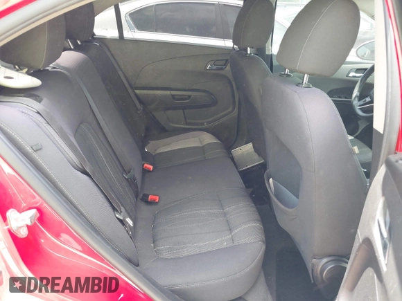 2015 Chevrolet Sonic LT z VIN 1G1JC5SH4F4160047, wystawiony jako IAAI lot #42440220 z przebiegiem Nie podano mil oraz . Historia ofert i sprzedaży dostępna na DreamBid. Obrazek 8.