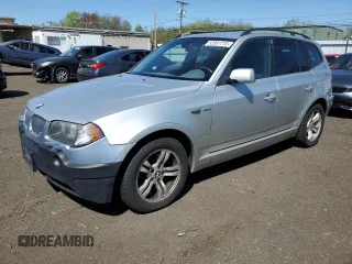 2004 BMW X3 3.0i z VIN WBXPA93474WC32716, wystawiony jako Copart lot #52951775 z przebiegiem 242 019 mil mil oraz Szkody całkowita. Historia ofert i sprzedaży dostępna na DreamBid. Obrazek 1.