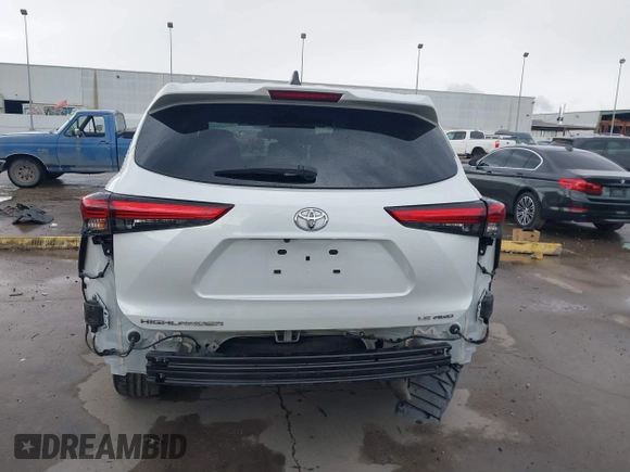 2022 Toyota Highlander LE z VIN 5TDBZRBH1NS216174, wystawiony jako IAAI lot #41903427 z przebiegiem 68 671 mil mil oraz . Historia ofert i sprzedaży dostępna na DreamBid. Obrazek 17.