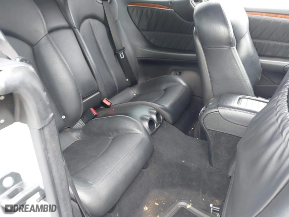 2007 Mercedes-Benz CLK-Class 3.5L with VIN WDBTK56F57F207294, listed as a IAAI auction lot 42128925 with 122,162 mi miles. Bid and sale history available at carsss.com. Image 8.