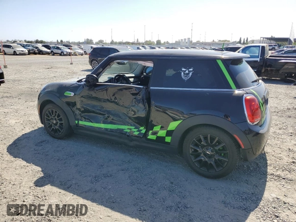 2018 MINI Hardtop Cooper with VIN WMWXP5C54J2G64015, listed as a Copart auction lot 61866865 with 32,927 mi miles and Salvage title. Bid and sale history available at DreamBid. Image 2.