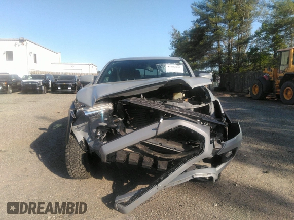 2020 Toyota Tacoma SR5 z VIN 3TMCZ5AN6LM330074, wystawiony jako IAAI lot #41982461 z przebiegiem 43 756 mil mil oraz . Historia ofert i sprzedaży dostępna na DreamBid. Obrazek 13.