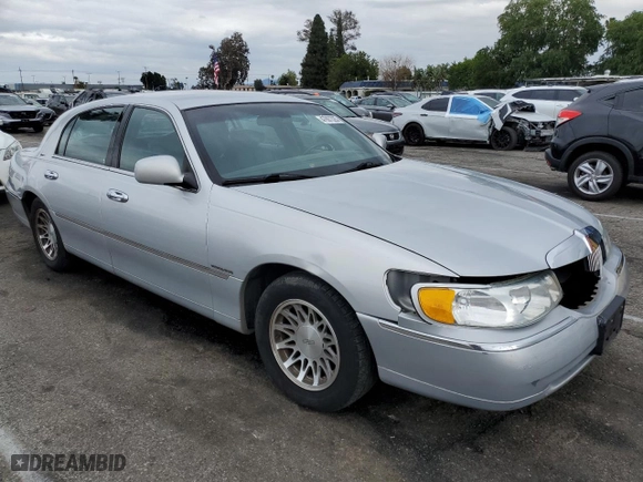 2002 Lincoln Town Car Sig. with VIN 1LNHM82W52Y661319, listed as a Copart auction lot 47887325 with 88,713 mi miles and Salvage Title. Bid and sale history available at carsss.com. Image 4.