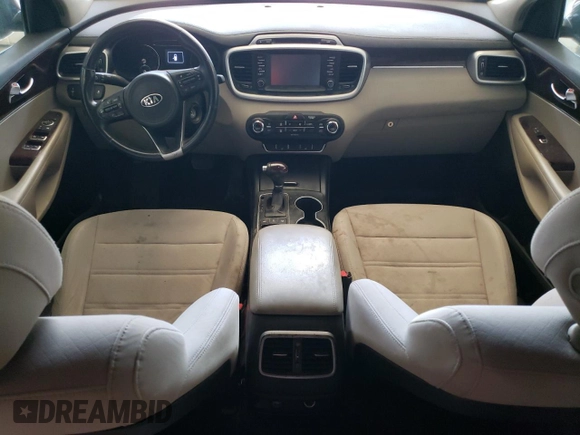 2017 Kia Sorento LX z VIN 5XYPGDA32HG220045, wystawiony jako Copart lot #56754725 z przebiegiem Nie podano mil oraz Czysty tytuł • Clean title. Historia ofert i sprzedaży dostępna na DreamBid. Obrazek 8.