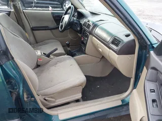 2001 Subaru Forester L with VIN JF1SF63501G733293, listed as a IAAI auction lot 41922722 with 333,291 mi miles. Bid and sale history available at carsss.com. Image 5.