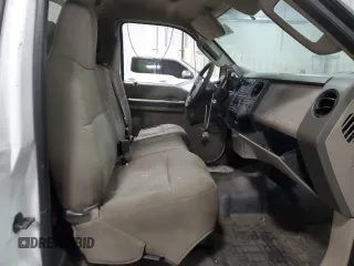 2009 Ford F-250 XL z VIN 1FTNF20589EA85598, wystawiony jako Copart lot #89197675 z przebiegiem 244 925 mil mil oraz Czysty tytuł • Clean title. Historia ofert i sprzedaży dostępna na DreamBid. Obrazek 10.