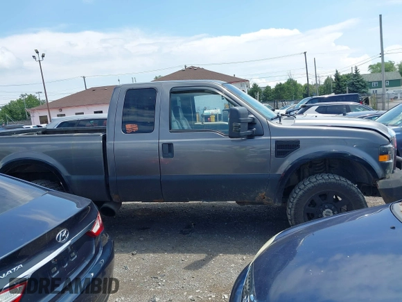 2008 Ford F-250 XL z VIN 1FTSX21R08EC85973, wystawiony jako IAAI lot #42645742 z przebiegiem 191 801 mil mil oraz . Historia ofert i sprzedaży dostępna na DreamBid. Obrazek 13.