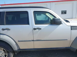 2007 Dodge Nitro SXT z VIN 1D8GT28KX7W562701, wystawiony jako IAAI lot #42181375 z przebiegiem 259 879 mil mil oraz . Historia ofert i sprzedaży dostępna na DreamBid. Obrazek 13.