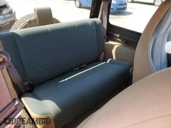 2000 Jeep Wrangler Sahara z VIN 1J4FA59S1YP746043, wystawiony jako Copart lot #58842665 z przebiegiem 148 348 mil mil oraz Szkoda całkowita • Salvage title. Historia ofert i sprzedaży dostępna na DreamBid. Obrazek 10.