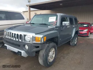 2008 Hummer H3 SUV Luxury with VIN 5GTEN43E388183129, listed as a IAAI auction lot 42047846 with 197,111 mi miles. Bid and sale history available at carsss.com. Image 2.