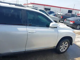 2011 Toyota Highlander with VIN 5TDZK3EH7BS025463, listed as a IAAI auction lot 41944831 with 230,541 mi miles. Bid and sale history available at carsss.com. Image 13.