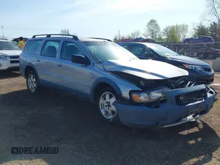 2001 Volvo V70 with VIN YV1SZ58D511026084, listed as a IAAI auction lot 42105983 with 361,165 mi miles and . Bid and sale history available at DreamBid. Image 1.