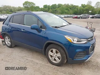 2019 Chevrolet Trax LT z VIN 3GNCJLSB7KL267854, wystawiony jako IAAI lot #42172524 z przebiegiem 61 941 mil mil oraz . Historia ofert i sprzedaży dostępna na DreamBid. Obrazek 1.