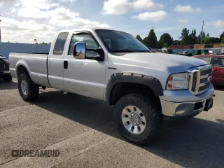 2006 Ford F-350 XL z VIN 1FTWX31P36EA28454, wystawiony jako Copart lot #59232315 z przebiegiem 197 103 mil mil oraz Czysty tytuł • Clean title. Historia ofert i sprzedaży dostępna na DreamBid. Obrazek 4.