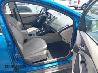 2013 Ford Focus Electric z VIN 1FADP3R44DL222541, wystawiony jako IAAI lot #42157870 z przebiegiem 59 880 mil mil oraz . Historia ofert i sprzedaży dostępna na DreamBid. Obrazek 5.