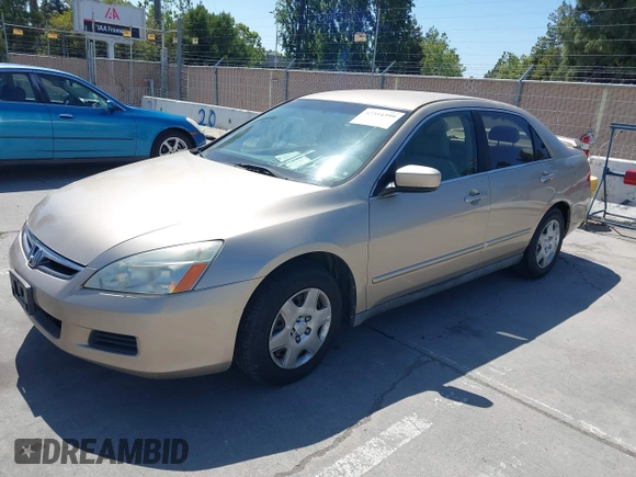 2007 Honda Accord LX z VIN 1HGCM56427A092128, wystawiony jako IAAI lot #42354399 z przebiegiem 186 915 mil mil oraz . Historia ofert i sprzedaży dostępna na DreamBid. Obrazek 2.