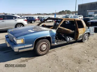 1988 Cadillac DeVille z VIN 1G6CD1156J4296091, wystawiony jako Copart lot #46307265 z przebiegiem Nie podano mil oraz Szkoda całkowita • Salvage title. Historia ofert i sprzedaży dostępna na DreamBid. Obrazek 1.