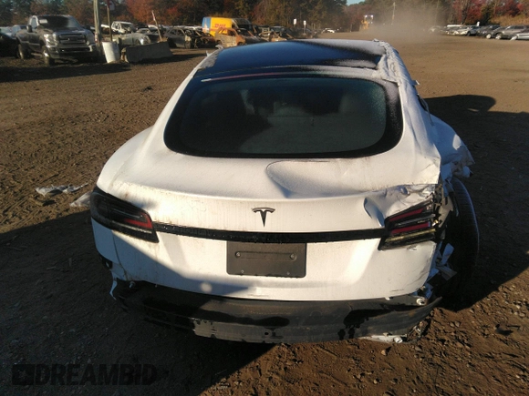 2022 Tesla Model S with VIN 5YJSA1E54NF488023, listed as a IAAI auction lot 36074023 with 200 mi miles and . Bid and sale history available at DreamBid. Image 15.
