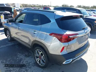 2021 Kia Seltos SX with VIN KNDETCA22M7058882, listed as a IAAI auction lot 41766188 with 43,630 mi miles. Bid and sale history available at carsss.com. Image 3.