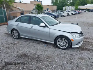 2009 Mercedes-Benz C 300 Sport z VIN WDDGF54X39R048883, wystawiony jako IAAI lot #42365831 z przebiegiem 97 326 mil mil oraz . Historia ofert i sprzedaży dostępna na DreamBid. Obrazek 1.