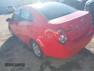 2016 Chevrolet Sonic LS z VIN 1G1JA5SH7G4163256, wystawiony jako IAAI lot #41349948 z przebiegiem 127 279 mil mil oraz . Historia ofert i sprzedaży dostępna na DreamBid. Obrazek 3.