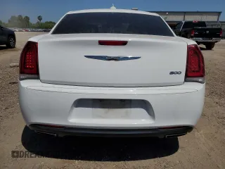 2018 Chrysler 300 Touring z VIN 2C3CCAAG4JH302012, wystawiony jako Copart lot #52806985 z przebiegiem 73 335 mil mil oraz Szkoda całkowita • Salvage title. Historia ofert i sprzedaży dostępna na DreamBid. Obrazek 6.