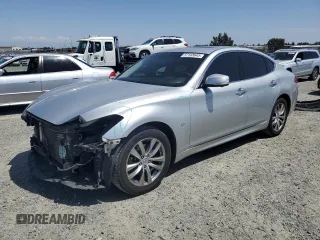 2017 Infiniti Q70 3.7 z VIN JN1BY1AP9HM740835, wystawiony jako Copart lot #57183645 z przebiegiem 122 722 mil mil oraz Szkoda całkowita • Salvage title. Historia ofert i sprzedaży dostępna na DreamBid. Obrazek 1.