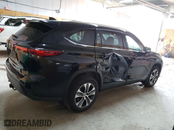 2021 Toyota Highlander XLE with VIN 5TDGZRBH5MS529474, listed as a Copart auction lot 60610165 with 92,275 mi miles and Salvage title. Bid and sale history available at DreamBid. Image 3.