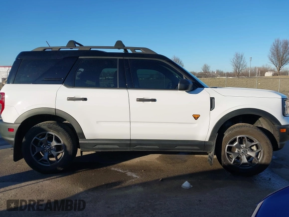 2022 Ford Bronco Sport Badlands z VIN 3FMCR9D93NRE10343, wystawiony jako IAAI lot #41446985 z przebiegiem 37 955 mil mil oraz . Historia ofert i sprzedaży dostępna na DreamBid. Obrazek 13.