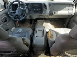 1999 GMC Suburban with VIN 3GKFK16R9XG503035, listed as a Copart auction lot 50666035 with 292,360 mi miles and Clean Title. Bid and sale history available at carsss.com. Image 8.