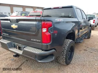 2021 Chevrolet Silverado 1500 Custom with VIN 1GCPYBEK1MZ361509, listed as a IAAI auction lot 41449471 with 88,284 mi miles. Bid and sale history available at carsss.com. Image 4.