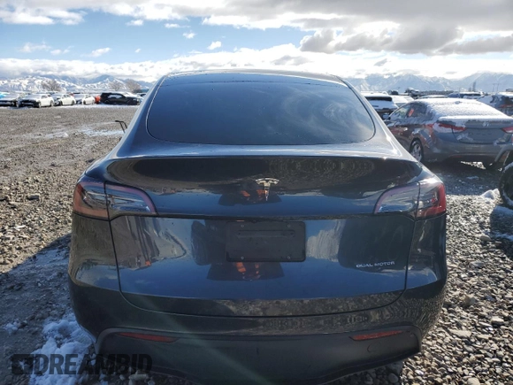2024 Tesla Model Y Long Range z VIN 7SAYGDEEXRA222408, wystawiony jako Copart lot #49119125 z przebiegiem 20 773 mil mil oraz Szkoda całkowita • Salvage title. Historia ofert i sprzedaży dostępna na DreamBid. Obrazek 6.