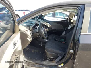 2015 Chevrolet Sonic LT z VIN 1G1JC5SB1F4128426, wystawiony jako IAAI lot #41739238 z przebiegiem 121 717 mil mil oraz . Historia ofert i sprzedaży dostępna na DreamBid. Obrazek 5.