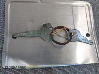 1990 Mitsubishi Montero z VIN JA4GJ31S0LJ009870, wystawiony jako IAAI lot #42192378 z przebiegiem 200 028 mil mil oraz . Historia ofert i sprzedaży dostępna na DreamBid. Obrazek 11.