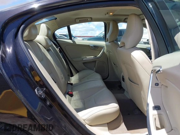 2013 Volvo S60 T5 Premier z VIN YV1612FS4D2190479, wystawiony jako IAAI lot #42244633 z przebiegiem 104 927 mil mil oraz . Historia ofert i sprzedaży dostępna na DreamBid. Obrazek 8.