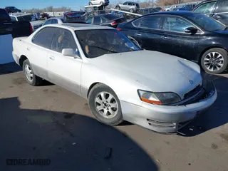 1996 Lexus ES 300 with VIN JT8BF12G2T0163288, listed as a IAAI auction lot 41371907 with 357,687 mi miles. Bid and sale history available at carsss.com. Image 1.
