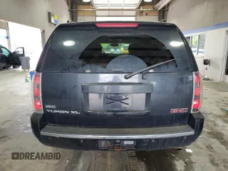 2011 GMC Yukon XL Denali z VIN 1GKS2MEFXBR229540, wystawiony jako Copart lot #51062895 z przebiegiem 258 535 mil mil oraz Szkoda całkowita • Salvage title. Historia ofert i sprzedaży dostępna na DreamBid. Obrazek 6.