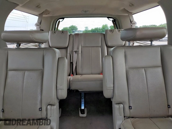 2013 Ford Expedition Max Limited z VIN 1FMJK2A58DEF69736, wystawiony jako Copart lot #55828385 z przebiegiem 237 946 mil mil oraz Czysty tytuł • Clean title. Historia ofert i sprzedaży dostępna na DreamBid. Obrazek 10.