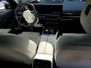 2024 BMW 5 Series 540i xDrive with VIN WBA63FJ0XRCS21259, listed as a Copart auction lot 84706904 with 0 mi miles and Salvage Title. Bid and sale history available at carsss.com. Image 8.