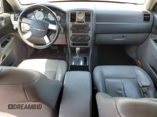 2006 Chrysler 300 Touring z VIN 2C3KA53GX6H531405, wystawiony jako Copart lot #55537945 z przebiegiem 116 950 mil mil oraz Szkoda całkowita • Salvage title. Historia ofert i sprzedaży dostępna na DreamBid. Obrazek 8.