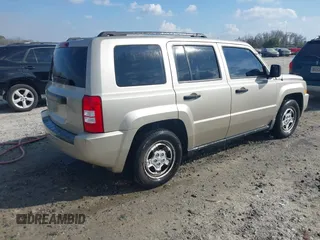 2009 Jeep Patriot Sport with VIN 1J4FT28B69D124812, listed as a IAAI auction lot 41437621 with 118,250 mi miles. Bid and sale history available at carsss.com. Image 4.