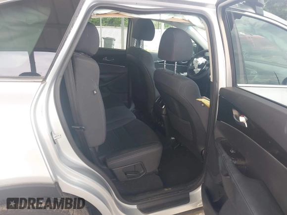 2019 Kia Sorento LX z VIN 5XYPGDA58KG482726, wystawiony jako IAAI lot #42192199 z przebiegiem 79 545 mil mil oraz . Historia ofert i sprzedaży dostępna na DreamBid. Obrazek 8.