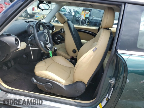 2009 MINI Hardtop z VIN WMWMF33539TU69648, wystawiony jako Copart lot #64213555 z przebiegiem 165 805 mil mil oraz Czysty tytuł • Clean title. Historia ofert i sprzedaży dostępna na DreamBid. Obrazek 8.
